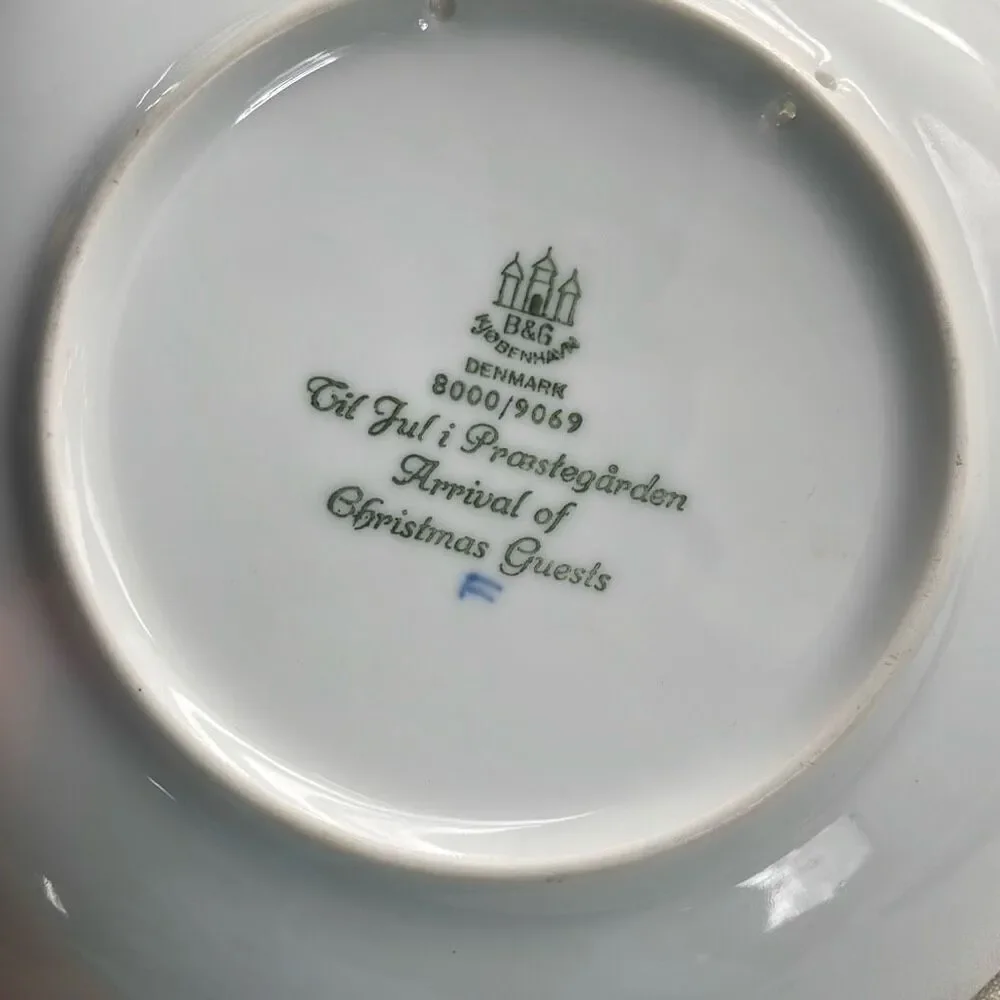 1969  Bing & Grondahl Christmas collector plate “ Arrival of Christmas Guests” 8